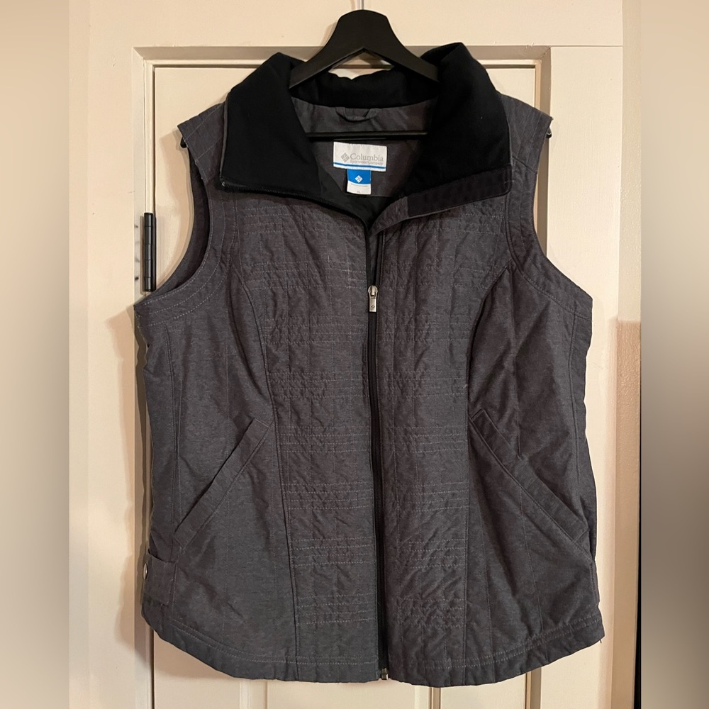 Columbia Vest | Color: Gray & Black, Size: XL